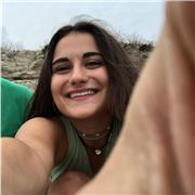 Profesora de clases particulares de refuerzo escolar para estudiantes de primaria y de la ESO. En el ámbito de bachillerato profesora particular de filosofía, historia y lengua castellana